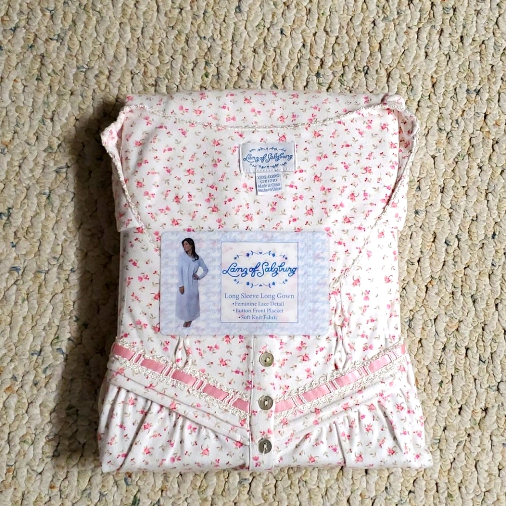 NWT Nightgown, pretty in pink